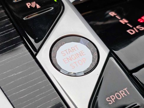 Used 2024 BMW X6 xDrive40i w/ Executive Package image 29