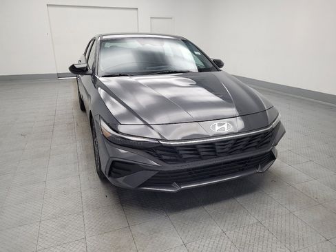 Used 2025 Hyundai Elantra Sport FWD image 14