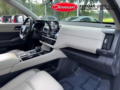 Used 2023 Nissan Pathfinder SL w/ SL Premium Package FWD image 6