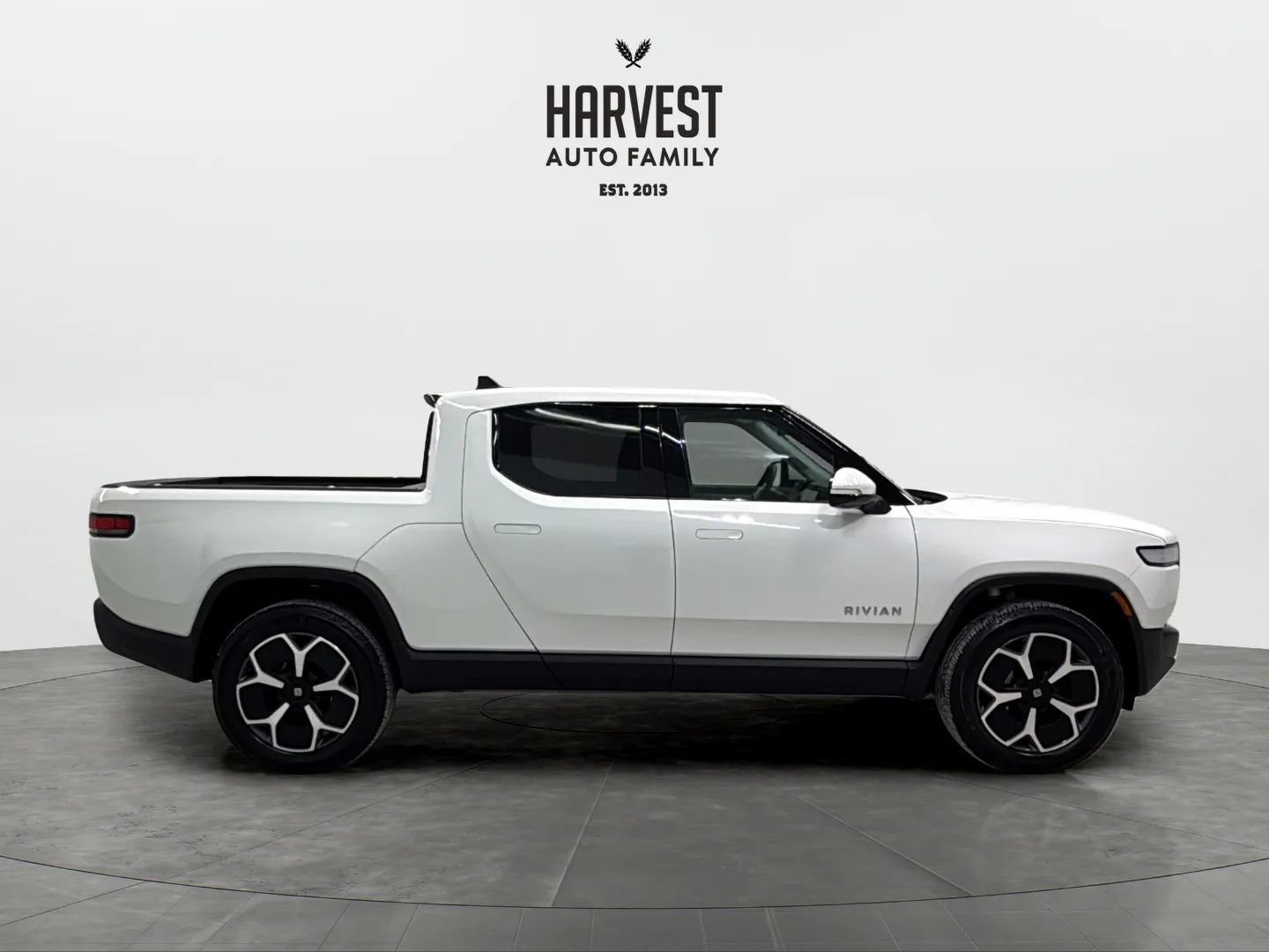 Used 2024 Rivian R1T Adventure Dual AWD/4WD image 8