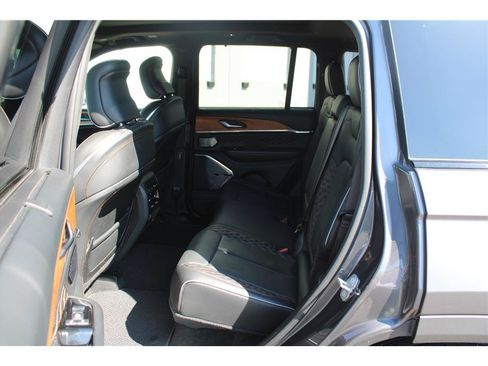Used 2022 Jeep Grand Cherokee Summit AWD/4WD image 12