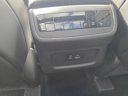 Used 2022 Nissan Pathfinder SL w/ SL Premium Package FWD image 17