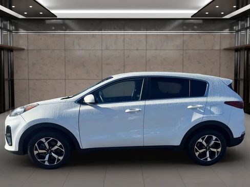 Used 2020 Kia Sportage LX image 3