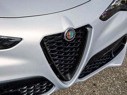 New 2025 Alfa Romeo Stelvio Sprint image 9