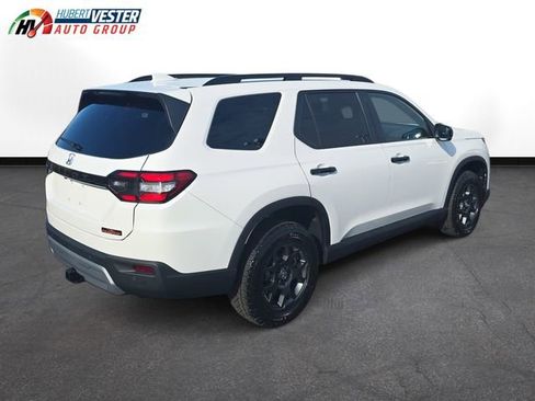 New 2025 Honda Pilot TrailSport image 6