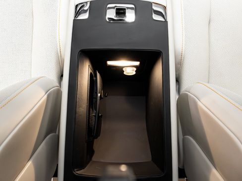 Used 2019 Rolls-Royce Phantom image 42