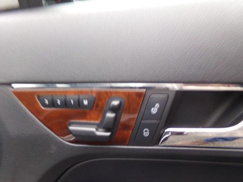 Used 2012 Mercedes-Benz E 550 Cabriolet w/ Appearance Pkg image 38