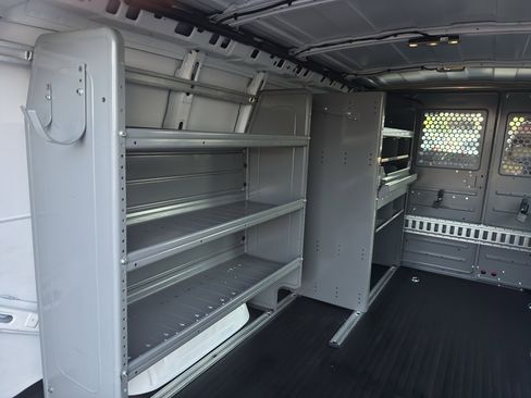 Used 2015 Chevrolet Express 2500 RWD image 11