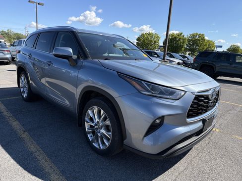 Used 2023 Toyota Highlander Limited AWD/4WD image 2