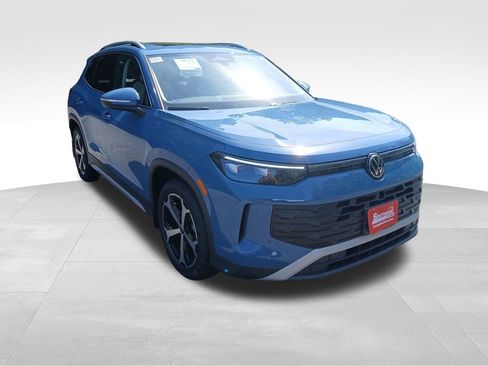 New 2025 Volkswagen Tiguan SE image 7