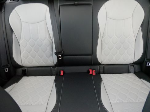 Certified 2025 Volkswagen Tiguan SEL R-Line AWD/4WD image 13