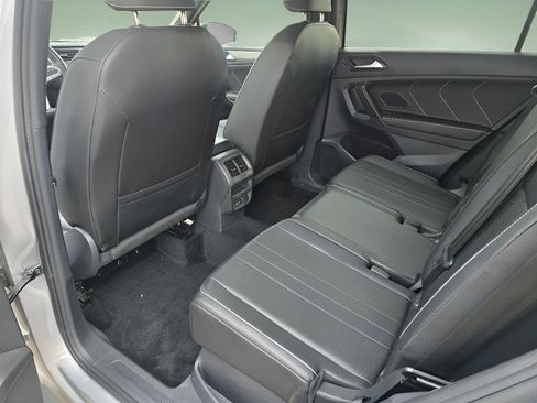 Used 2023 Volkswagen Tiguan SE R-Line image 15
