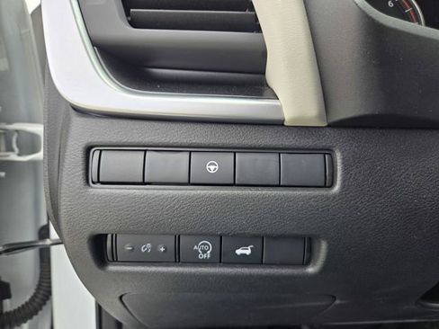 Used 2025 Nissan Rogue SV FWD image 19