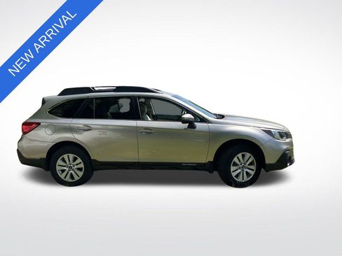 Used 2019 Subaru Outback 2.5i Premium w/ Popular Package #2 AWD/4WD image 2