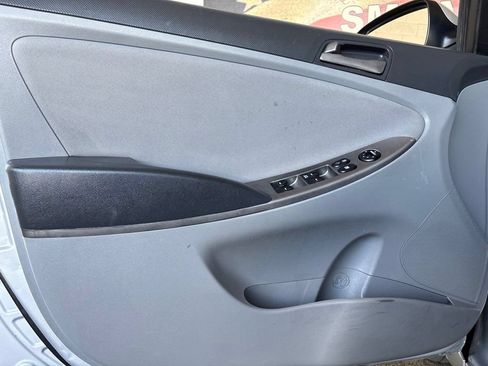 Used 2017 Hyundai Accent SE FWD image 5