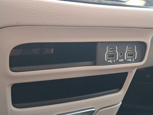 Certified 2023 Chrysler Pacifica Touring-L AWD/4WD image 26
