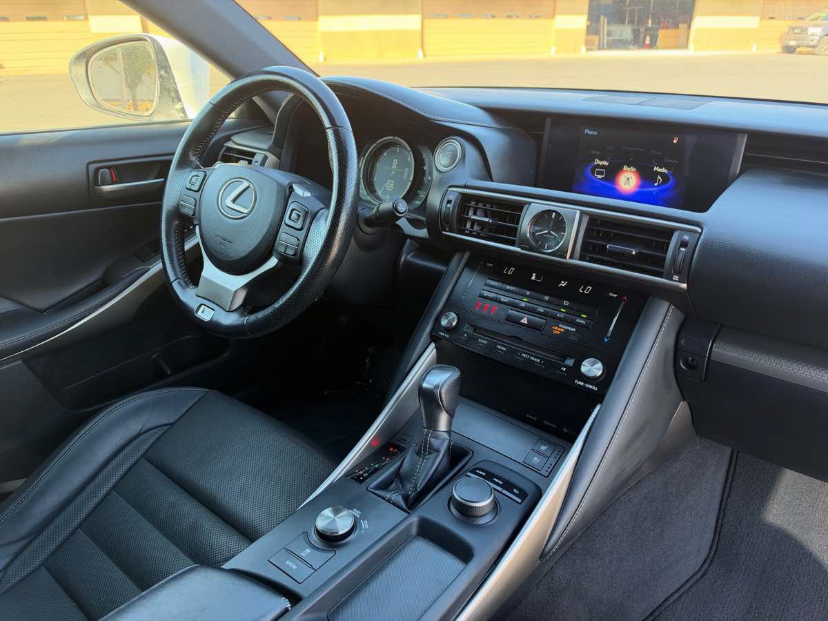 Used 2018 Lexus IS 300 F Sport RWD image 19