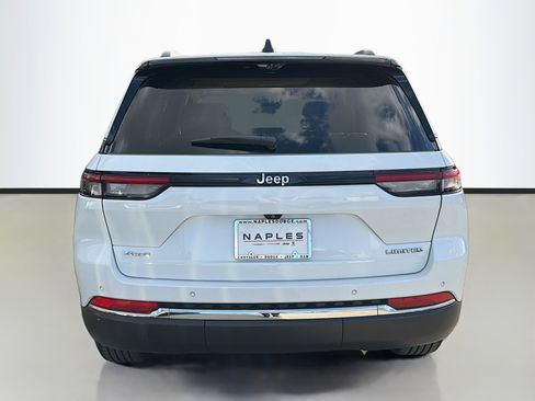 Used 2022 Jeep Grand Cherokee Limited w/ Luxury Tech Group II image 4