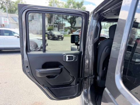 Used 2021 Jeep Wrangler Unlimited Rubicon AWD/4WD image 16