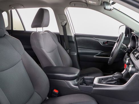 Used 2020 Toyota RAV4 LE image 26