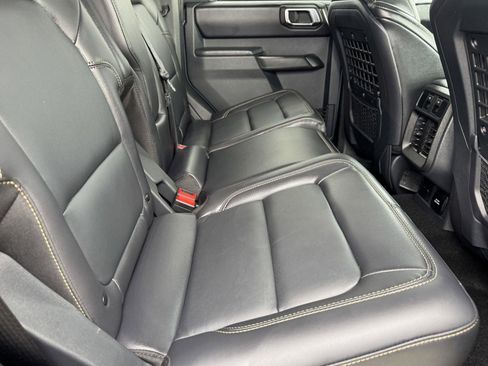 Used 2025 Ford Bronco Badlands AWD/4WD image 11