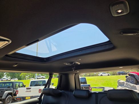 New 2026 Jeep Grand Wagoneer L Summit AWD/4WD image 15
