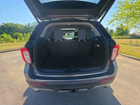 Used 2022 Ford Explorer Limited w/ Equipment Group 301A AWD/4WD image 14