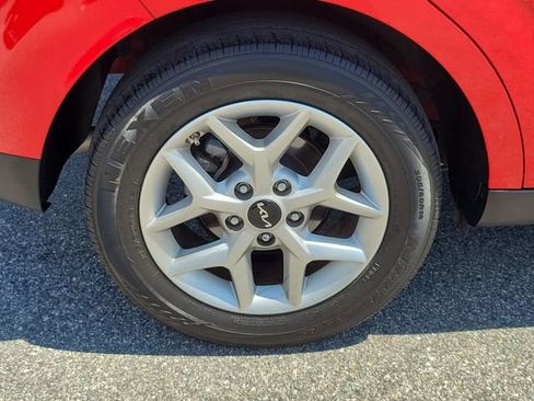 Used 2024 Kia Soul LX w/ Option Group 015 FWD image 7