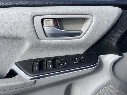 Used 2016 Toyota Camry LE image 23