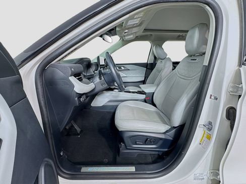 Used 2025 Ford Explorer Platinum w/ Ultimate Package AWD/4WD image 9
