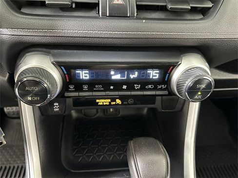 Used 2021 Toyota RAV4 LE image 17