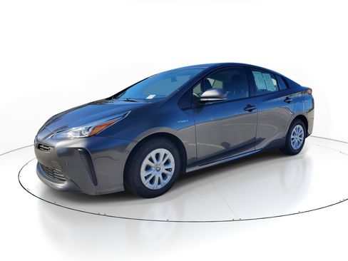 Certified 2022 Toyota Prius LE image 3