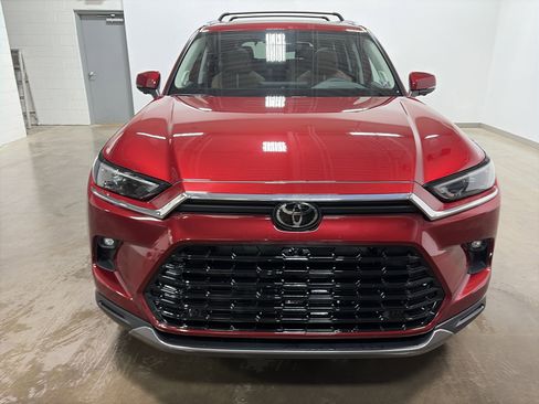 Used 2025 Toyota Grand Highlander AWD image 41