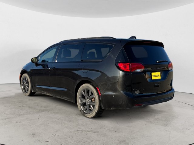 Used 2020 Chrysler Pacifica Touring-L Plus w/ Advanced Safetytec Group FWD image 7