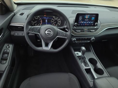 Certified 2025 Nissan Altima 2.5 SV FWD image 11