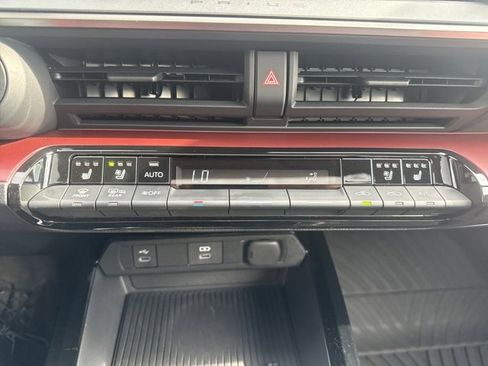 Used 2025 Toyota Prius Plug-In Hybrid image 31