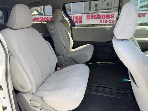 Used 2011 Toyota Sienna LE image 10