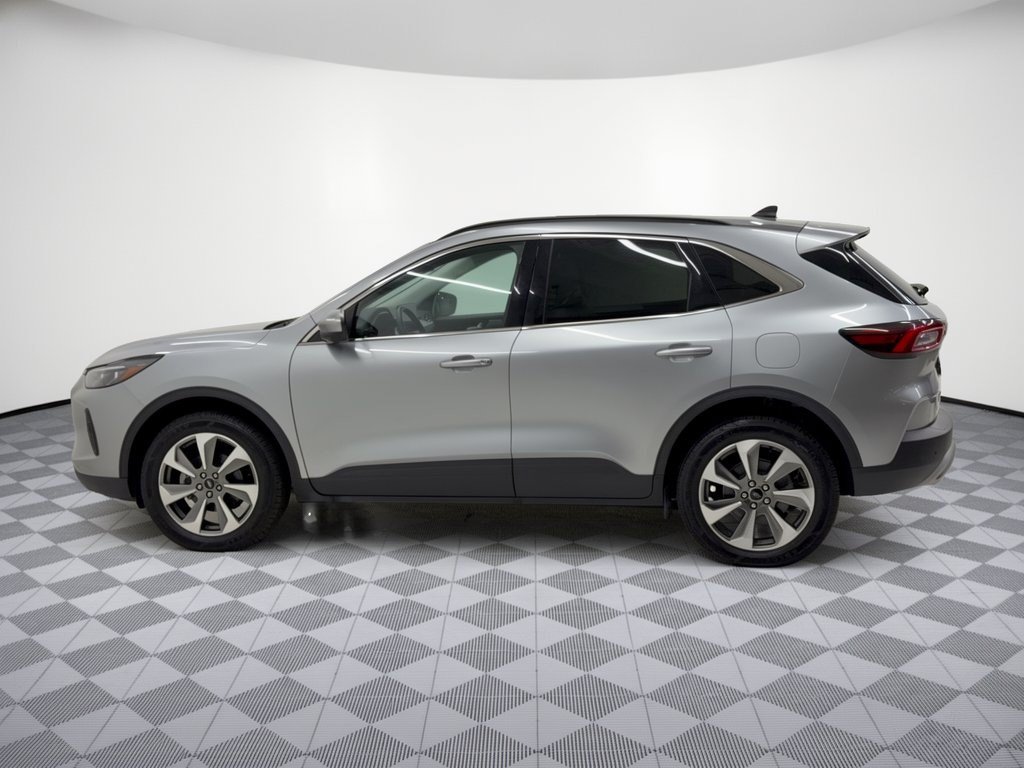 Used 2024 Ford Escape Platinum AWD/4WD image 2