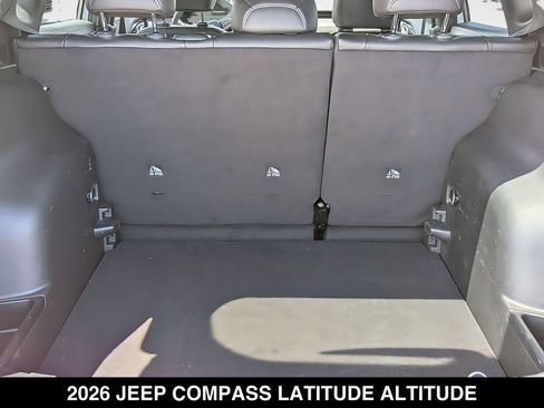 Used 2026 Jeep Compass Latitude AWD/4WD image 8
