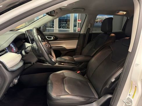 Used 2022 Jeep Compass Limited image 13