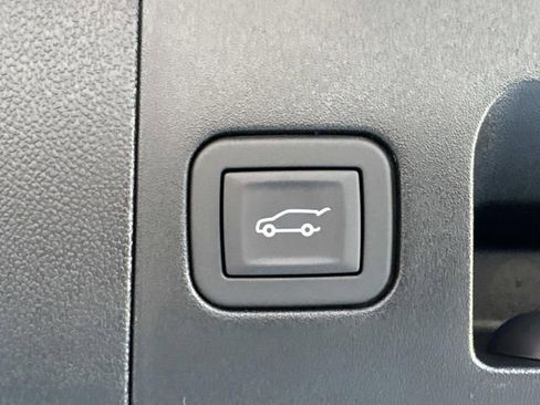 New 2025 Cadillac XT5 Luxury image 7