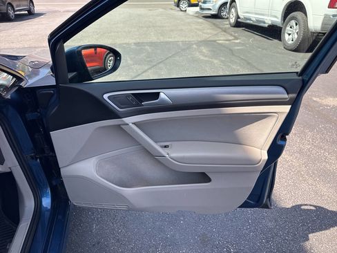 Used 2016 Volkswagen Golf S FWD image 24