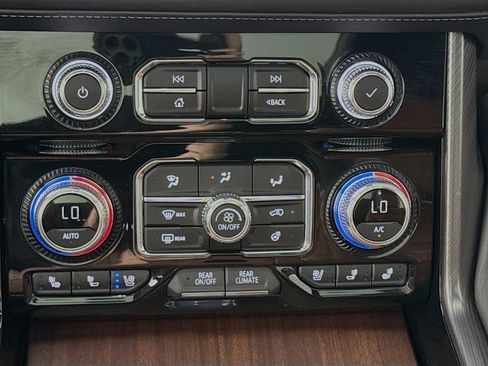 Used 2024 GMC Yukon Denali Ultimate image 21