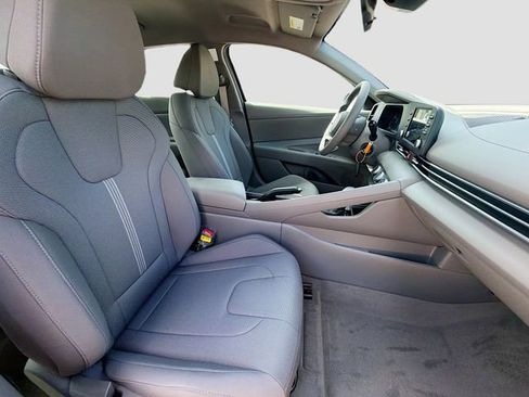 New 2026 Hyundai Elantra SE FWD image 27