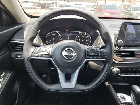 Used 2025 Nissan Altima 2.5 SV FWD image 22