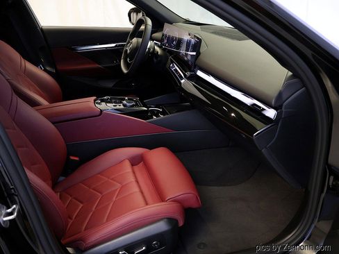 Certified 2024 BMW 540i xDrive image 38