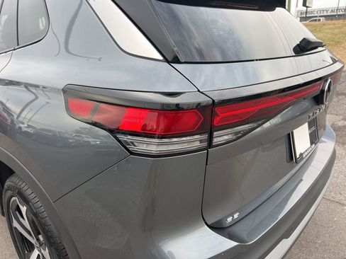 New 2026 Volkswagen Tiguan SE image 12