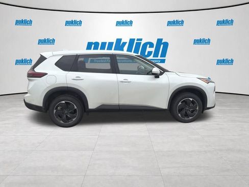 Used 2024 Nissan Rogue SV AWD/4WD image 2