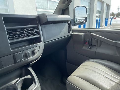 Used 2016 Chevrolet Express 3500 Extended image 18