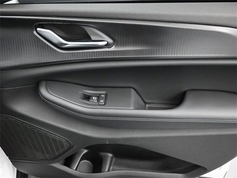 New 2025 Jeep Grand Cherokee Altitude image 12